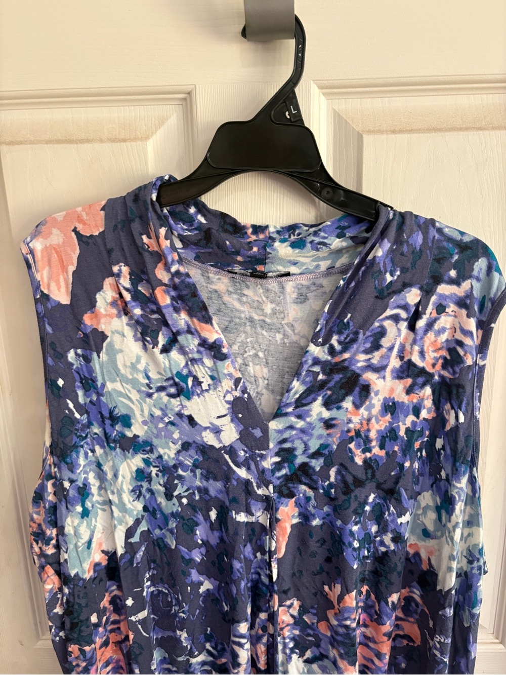 Cable & Gauge Floral Print V-Neck Tank Top in Blue, Purple, Pink